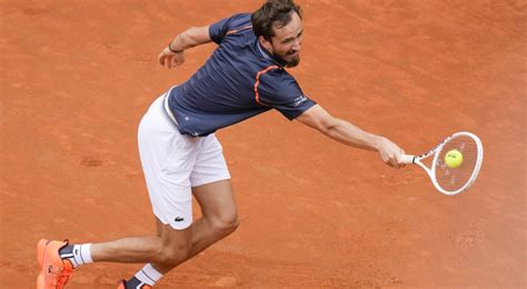 Medvedev making more progress on clay with Italian Open semifinal appearance